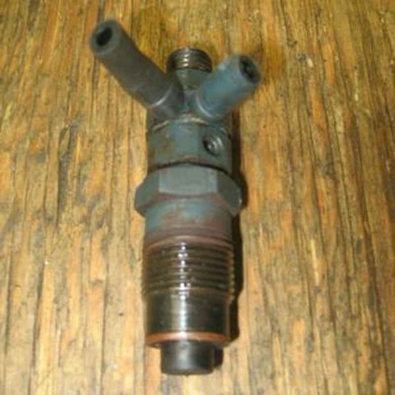 Fuel Injector 15841-53001/53000 for Kubota D600/D640/V800/V1200 Engine