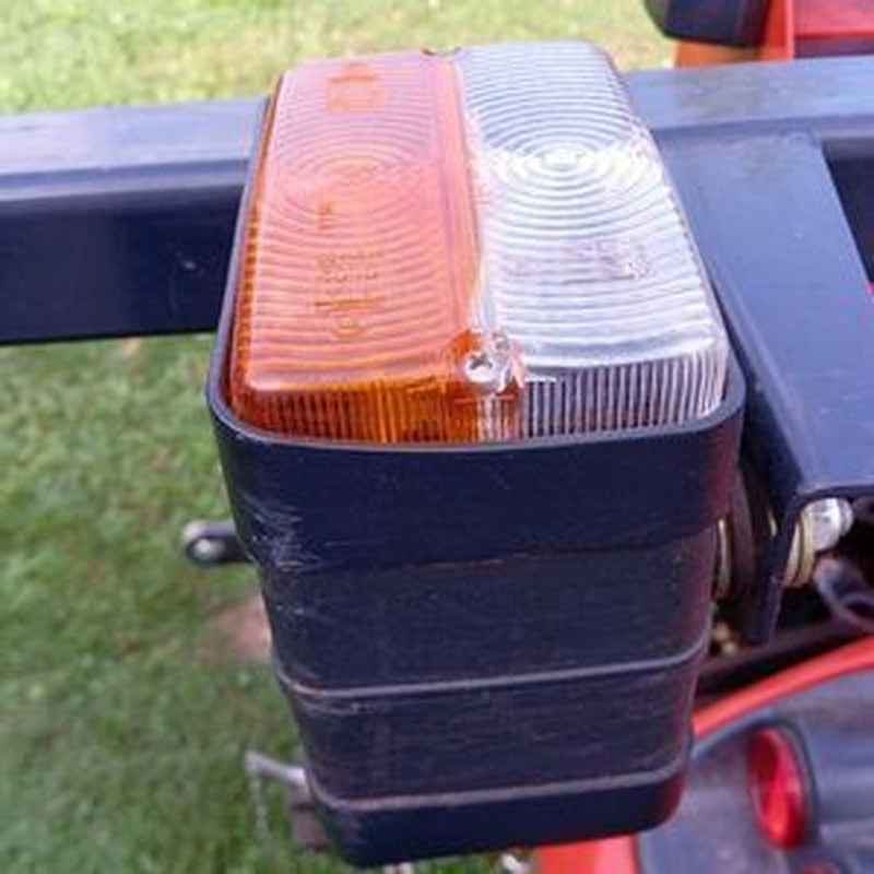 Left Tail Light for DongFangHong 704 804 904 Tractor